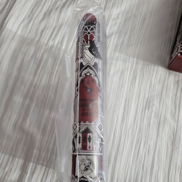 Fairyloot Acrylic Eternal Embrace of the Night Book Vase March 2025 - Picture 4 of 5